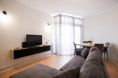 Faro Apartamento | Modern 3-bedroom Retreat in Faro's City Center