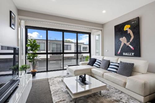 Greenway Casa | Modern 3-Bedroom Townhouse in Quiet Greenway
