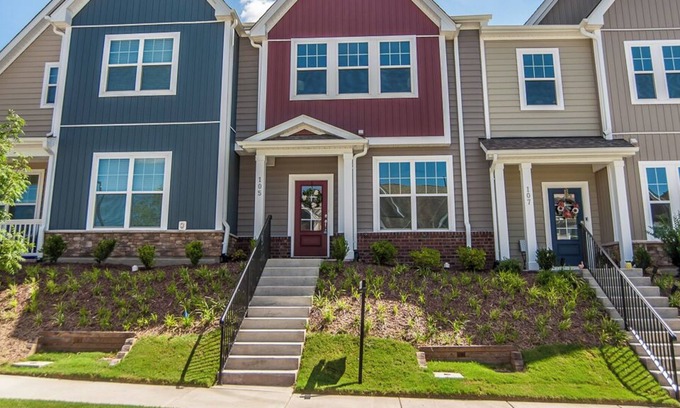 Durham Casa | Modern 3 bedroom townhouse with community full of amenities.