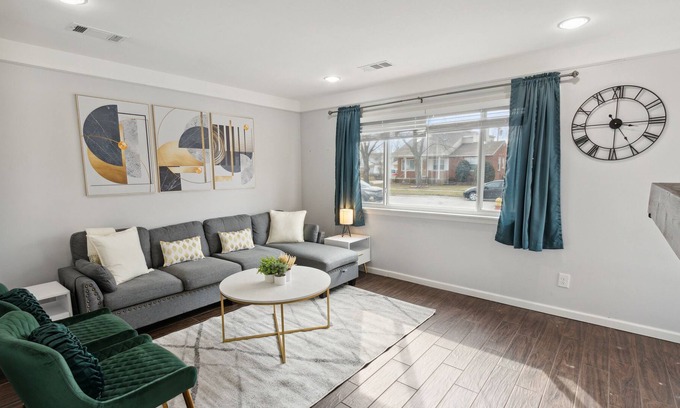 Allen Park Casa | Modern 3 BR Home Near Airport