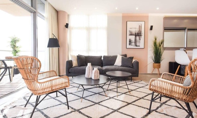 Tel Aviv City Center Apartamento | Modern 3-BR near Beach Club by HolyGuest