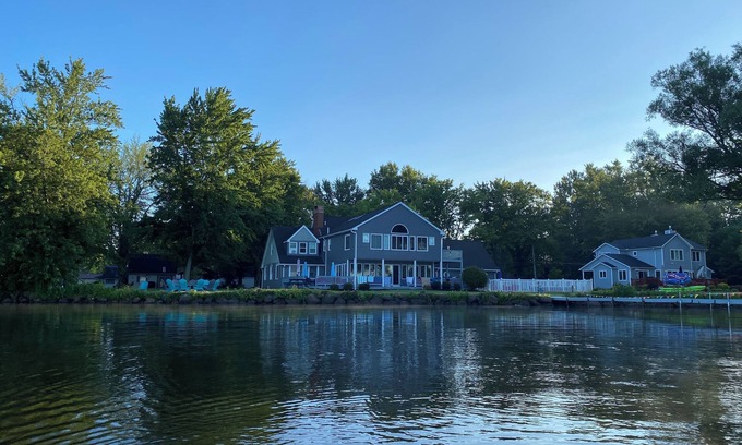 Mayville Casa | Moderno lago de 300 pies con piscina