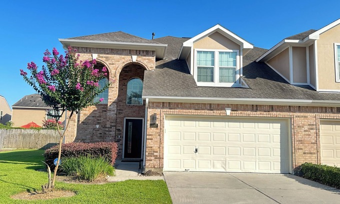Bammel Casa | Modern 3BD/2.5BA Gated Townhome in Great Location! Close to Everything!