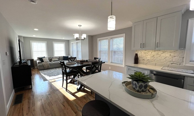 Providence Apartamento | Modern 3bd/2bath, close to downtown Providence. Our hope on Manhattan!