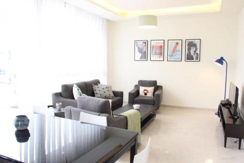 Achrafieh Apartamento | Modern 3BR Apt next to Hotel Dieu