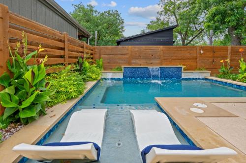 South Manchaca Casa | Modern 3BR Getaway - Pool-Near SOCO-Mins to DT