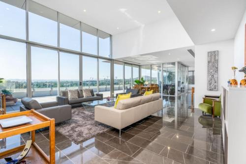 Capital Hill Apartamento | Modern 3BR Home 5 mins away from Parliament House - Hosted by Canstay