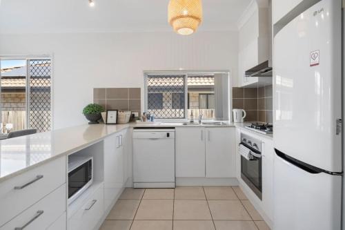 Deebing Heights Casa | Modern 3BR Home in Peaceful Deebing Heights