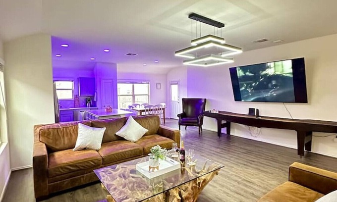 Del Valle Casa | Modern 3BR Home Sleeps 10 Pool Near COTA & Austin