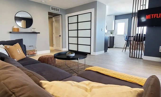 Paradise Casa | Modern 3BR house next to Airport & Strip!