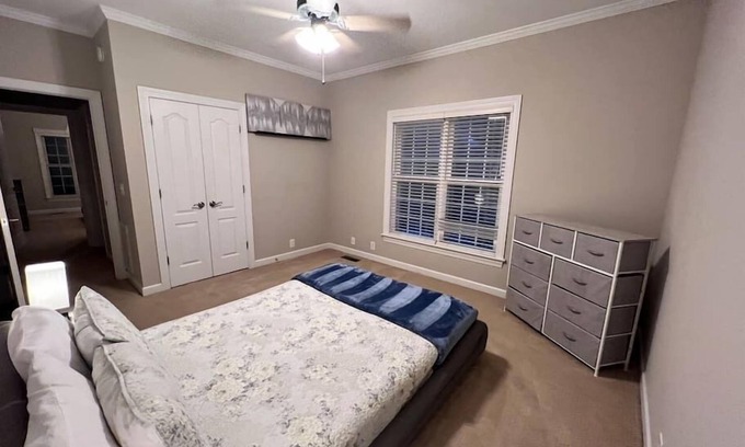 Olivia Casa | Modern 3br Lake front home