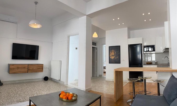 Dafni Apartamento | Modern 3BR Maisonette with garden 10 min from Acropolis