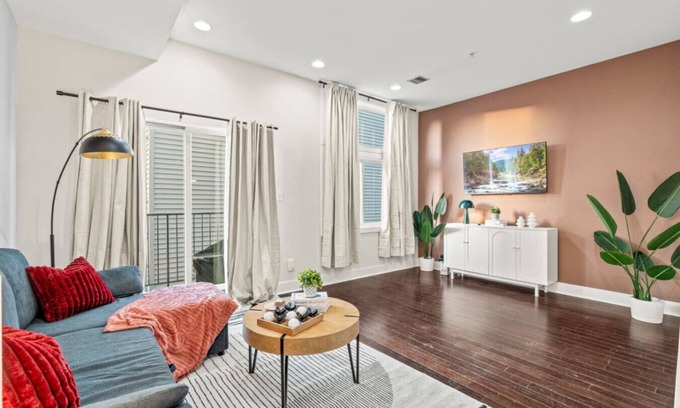 Fairmount Apartamento | Modern 3BR Retreat Roofdeck Views + Subway