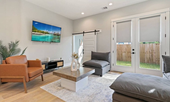 Southeast Houston Casa | Modern 3BR Stay - Free Coffee & Near Med Center