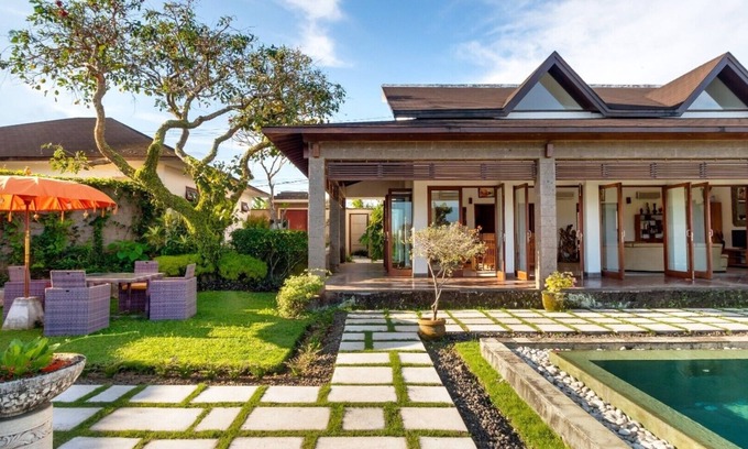 Kemenuh Villa | Modern 3BR Villa W/ Pool Area & Garden, Bali Villa 2232