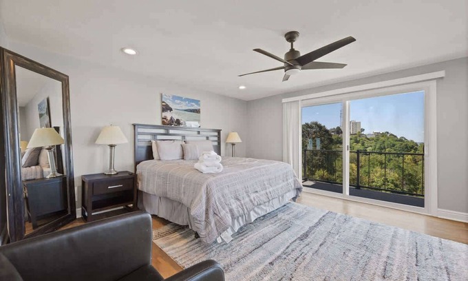 Mount Washington Casa | Modern 3BR with Breathtaking Skyline Views