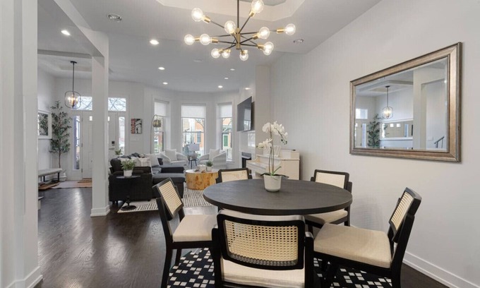 The Gap Casa | Modern 4 Bed, 3.5 Bath Home | Near Sox & McCormick