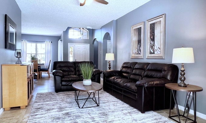 Crescent Lakes Casa | Modern 4 Bed 3 Bath Villa - Fully equipped Villa with pool, amenities & more