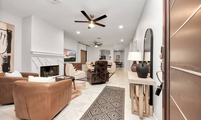 Katy Casa | Modern 4-Bed Home in Katy + King Beds + Trail Access + Great Location