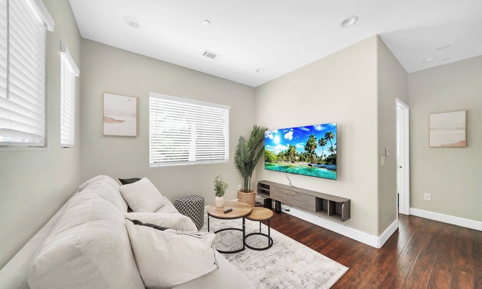 Westminster Casa | Modern 4 Bedroom Central Oasis with Spa