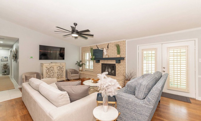 Encino Park Casa | Modern 4-bedroom home, Perfect location in San Antonio with patio and games