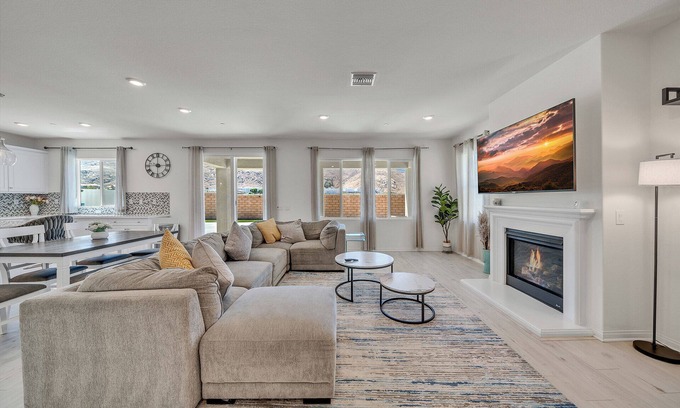Riverside Casa | Modern 4BR|Fully furnished|Spacious Backyard|Pets Okay|Garage Access #41559