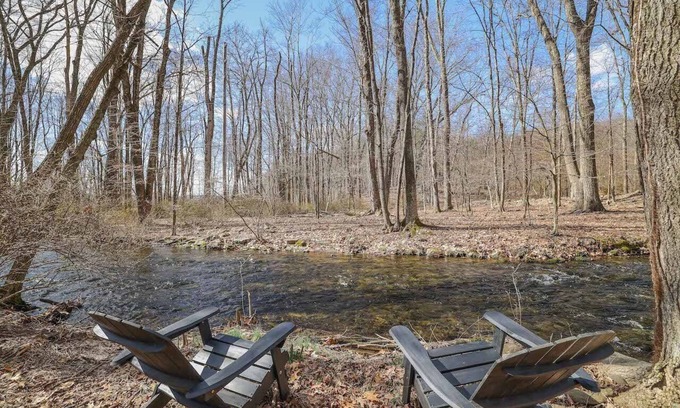 East Stroudsburg Casa | Modern 4BR Getaway in East Stroudsburg – A/C & High-Speed Wi-Fi