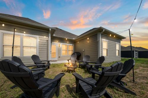 Cullman Casa | Modern 4BR Home with Game Room and Fire Pit - Near Downtown Cullman