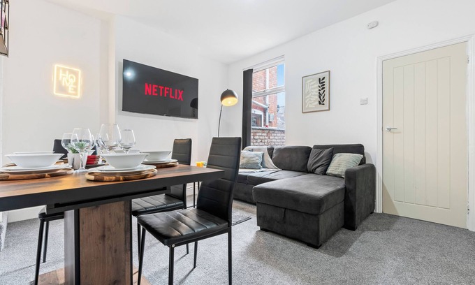 Welford Casa | Modern 4BR Leicester Home | Garden | Sleeps 10