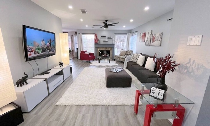 Sugar Land Casa | Serene 4BR Home in Peaceful Sugar Land – Perfect for Families, Professionals