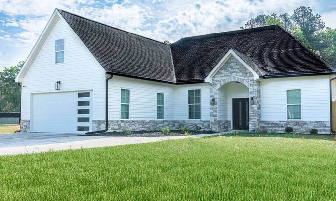 Douglasville Casa | Modern 4BR Retreat