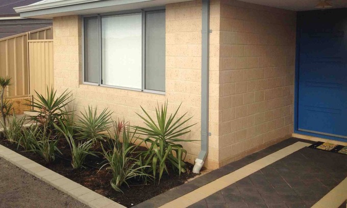 Webberton Casa | Modern 4x2 fully selfcontained House
