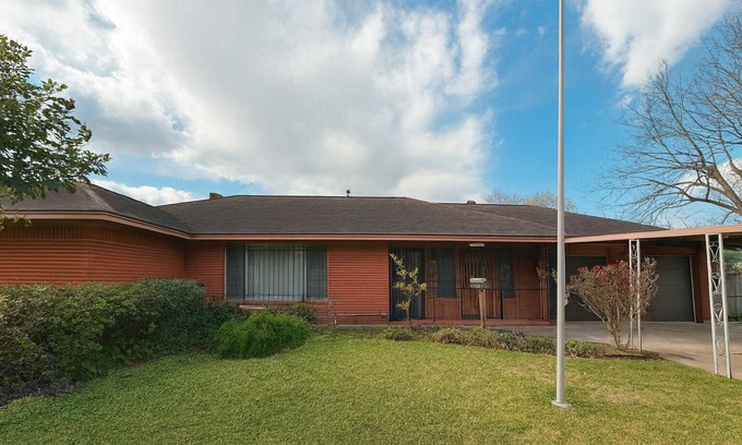Southeast Houston Casa | Modern 5 Bd 2bath Home Near NRG & Med Center