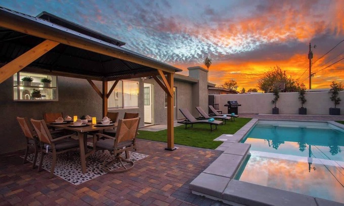 North Las Vegas Casa | Modern 5-Bedroom Playhouse with Pool & Pool Table