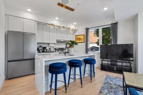 Southeast Apartamento | Modern 5-Bedroom Apartment with Rooftop & Garden in Capitol Hill