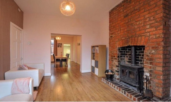 Gateshead Casa | Modern 5 Bedroom House, Free Wi-Fi & Parking