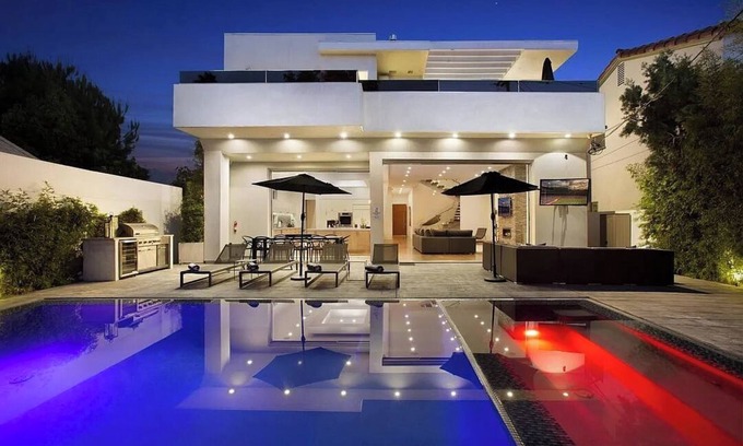 Fairfax District Casa | Modern 5-bedroom Retreat in West Hollywood