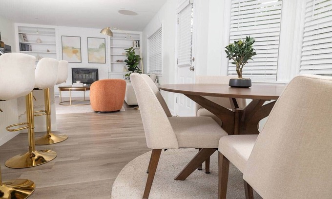 North San Antonio - SAT Casa | Modern 5BR Home Deck, Games & Family Retreat
