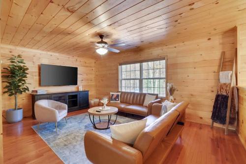 Hickory Hills Casa | Modern 6BR Cabin- Hot Tub Theater Basketball