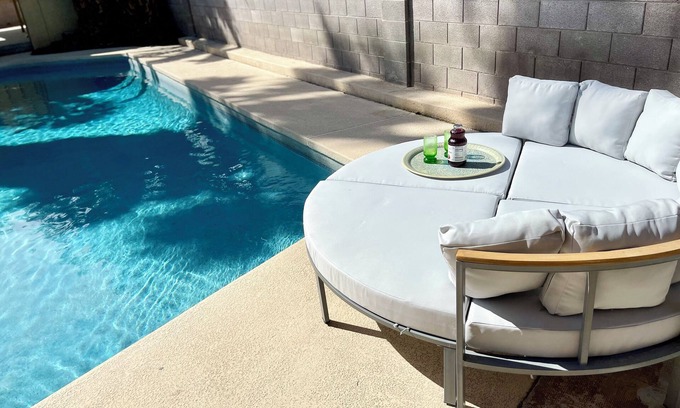 Las Vegas Casa | Modern 7BR Cinema & Pool & Guest House