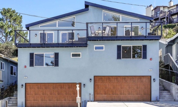 Pacifica Casa | Modern 8 bedroom Duplex -2 units- w/ Ocean Views and over 4,000 sqft!