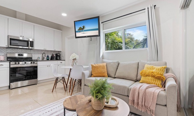 Harbor Gateway North Casa | Modern ADU in Gardena – Perfect for Relaxing Stays