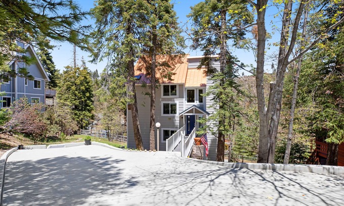 Lake Arrowhead Casa | Modern alpine escape with two decks, grill, private sauna, fireplace