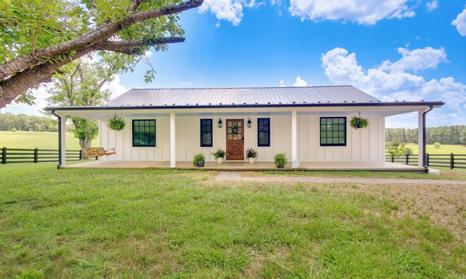 Altavista Casa | Modern Altavista Farmhouse w/ Countryside Views