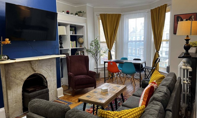 South End Apartamento | Modern Amenities, Historic Charm, 4-Bdrm Retreat