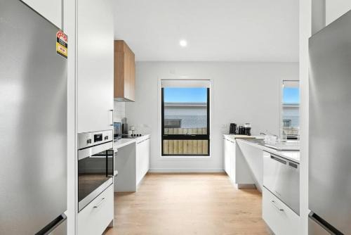 Old Beach Casa | Modern and Accessible, Old Beach