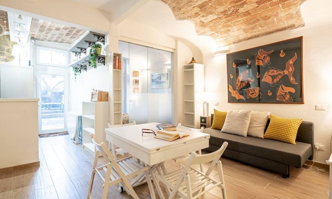 Santo Spirito Apartamento | Oltrarno Bright Apartment with Private Patio