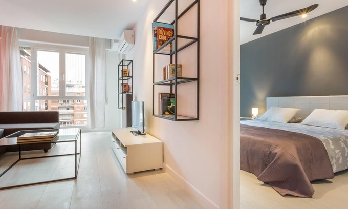 Cuatro Caminos Apartamento | Moderno y luminoso estudio de 55m2 idealmente situado cerca de AZCA