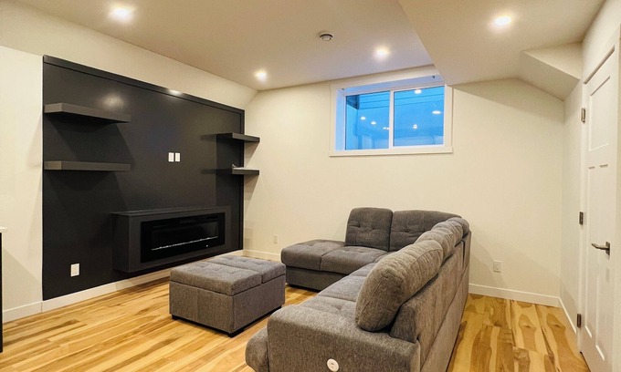 Willow Park Casa | Modern and Comfortable Basement Suite – Minutes from Downtown!
