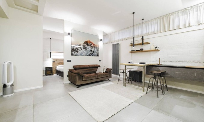 Bullona Apartamento | Modern and cozy 56 sqm apartment, ideal for 2 people, located on the -1 floor of a building (NO lift) in "Bullona" area. The property is located in a strategic area, just a few minutes on foot from “Gerusalemme” and “Domodossola” underground stop